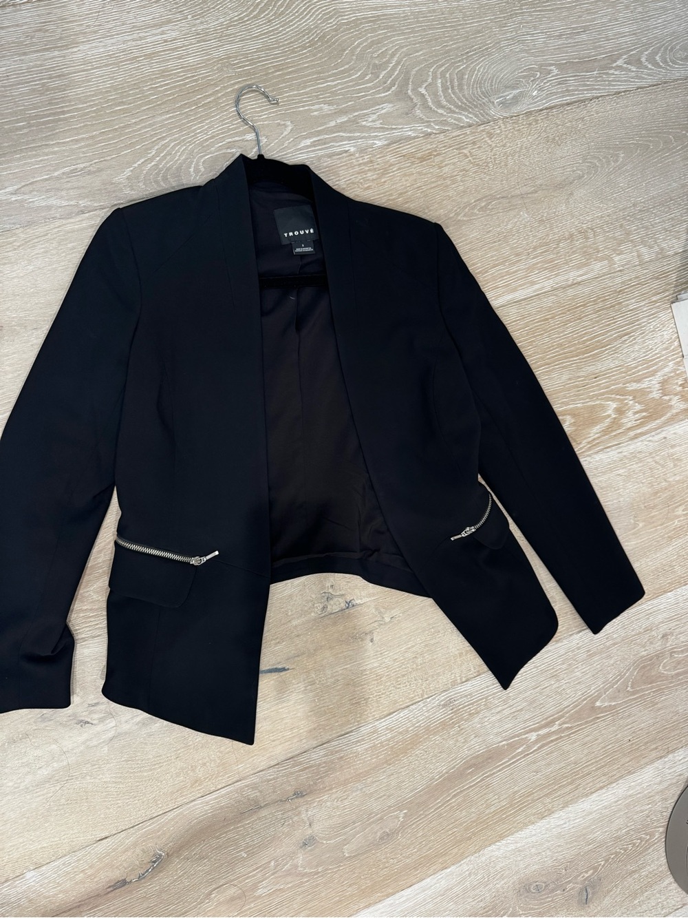 Trouve Black Cropped Open-Front Blazer with Zip Pockets